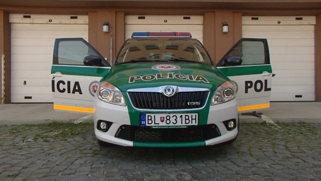 Policajné auto_obrnené_meranie rýchlosti